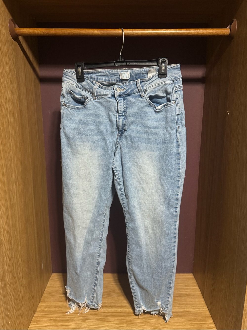 Time and Tru Cropped Jeans Size 12 Light Wash Frayed Raw Hem Denim